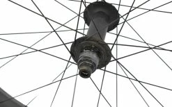 Paire Roues Fatbike Bontrager Wampa TLR Carbon Disc 27.5 -Cheap Vélo Store paire roues fatbike bontrager wampa tlr carbon disc 275 2