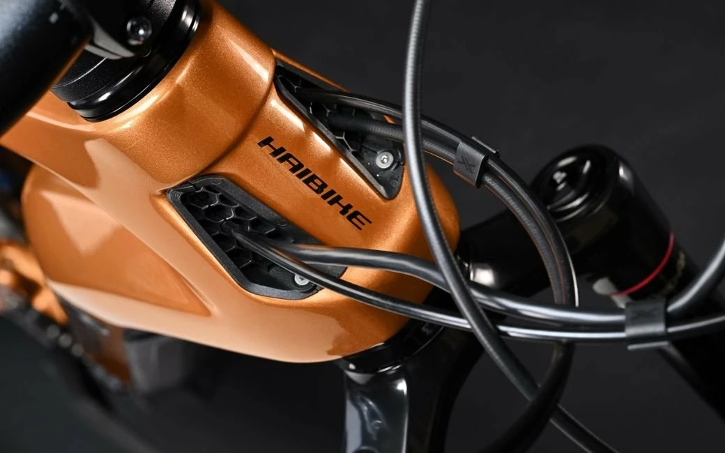 VTT électrique Haibike Allmtn CF 6 Orange/Noir 600Wh - 2022 4 VTT électrique Haibike Allmtn CF 6 Orange/Noir 600Wh - 2022 – Image 4